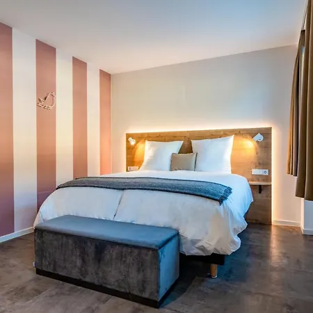 Coucou & Kuckucks-stube تيتيسي نيوستادت