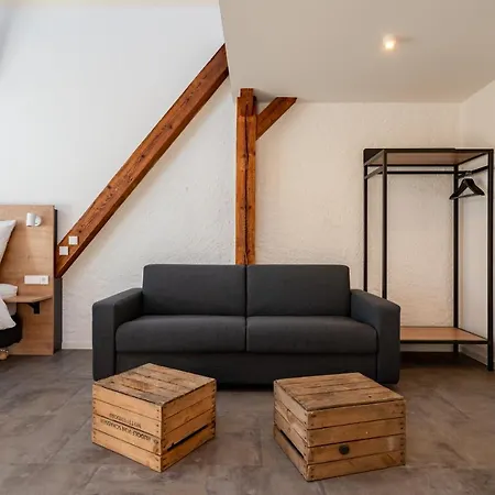 فندق Coucou & Kuckucks-stube تيتيسي نيوستادت