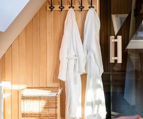 ホテル Coucou & Kuckucks-stube